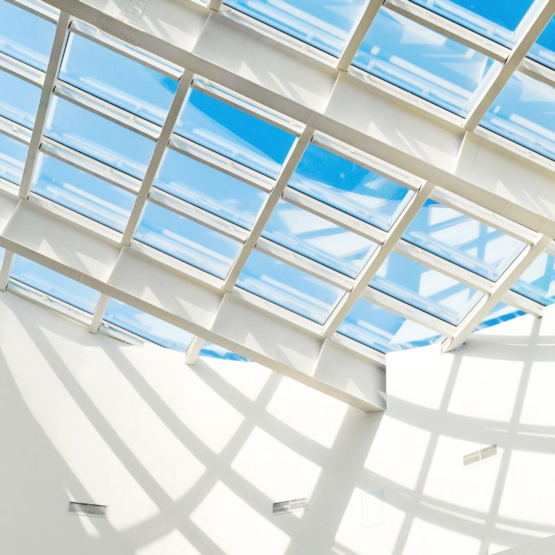 Skylight moderne avec toiture vitrée laissant entrer la lumière naturelle